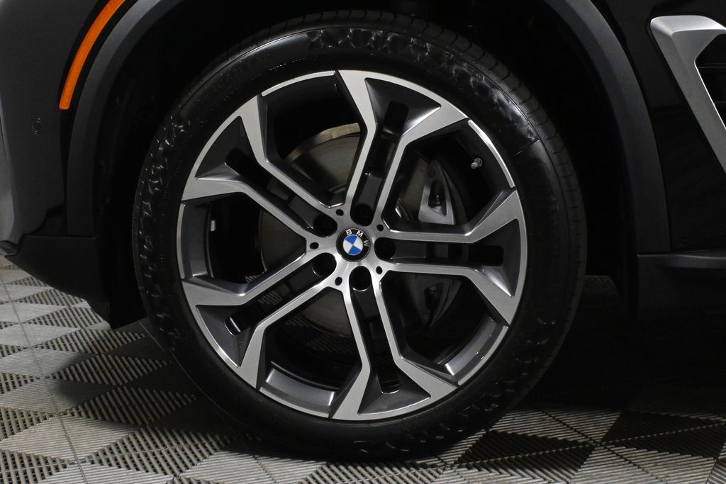 Thumbnail: 2026 BMW X5 - 12