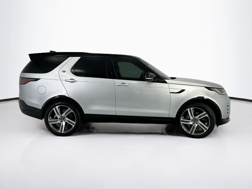 Thumbnail: 2024 Land Rover Discovery - 4