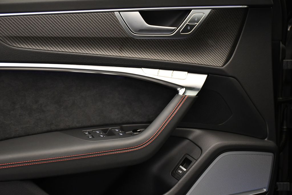 Thumbnail: 2026 Audi RS 6 - 32