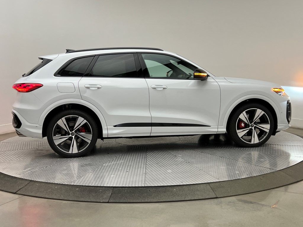 Thumbnail: 2025 Audi SQ5 - 6