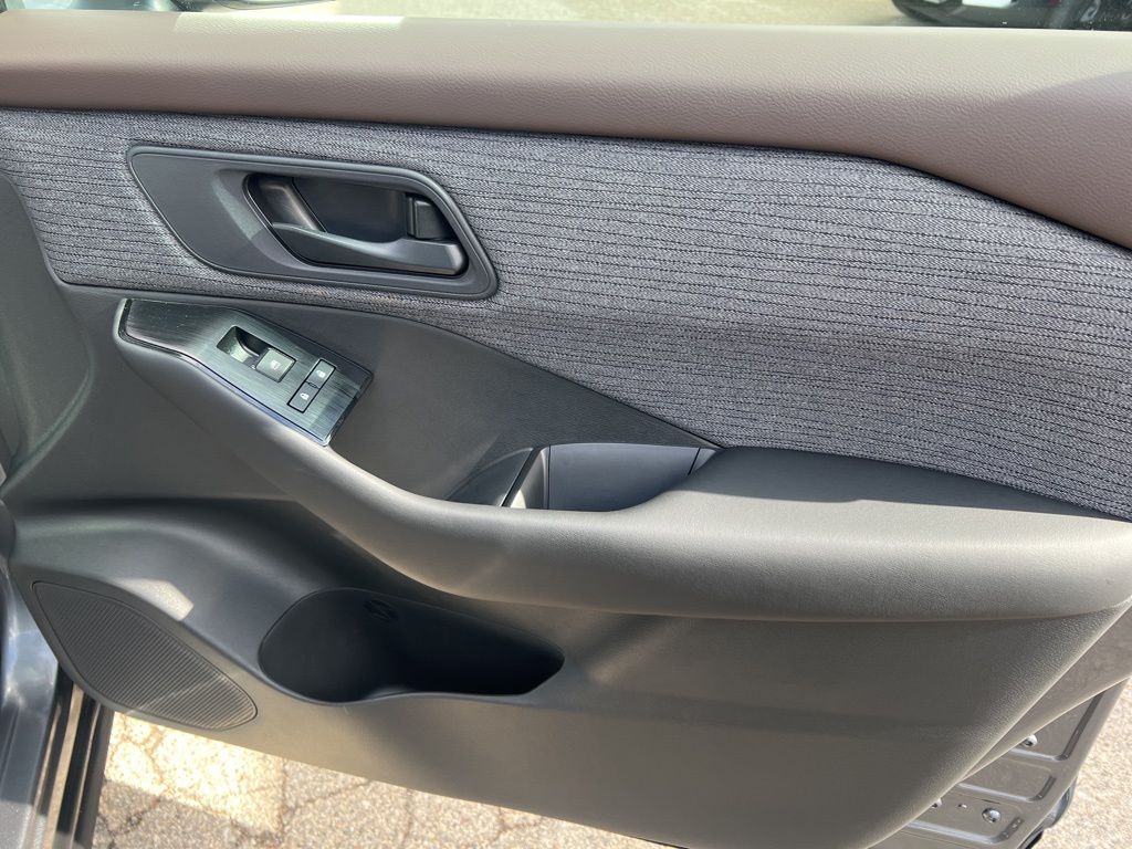 2023 Nissan Rogue S photo