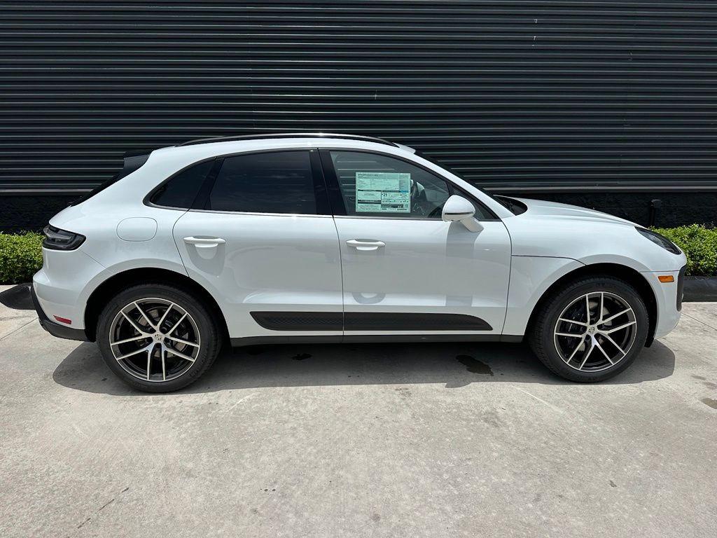 Thumbnail: 2026 Porsche Macan - 11