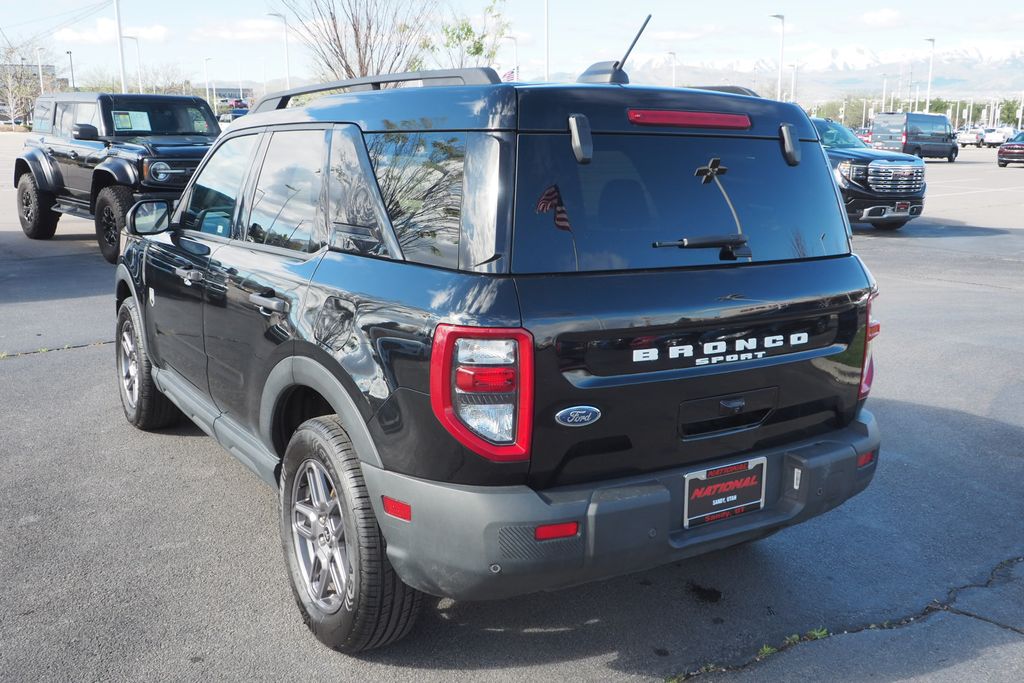 View vehicle photo 4