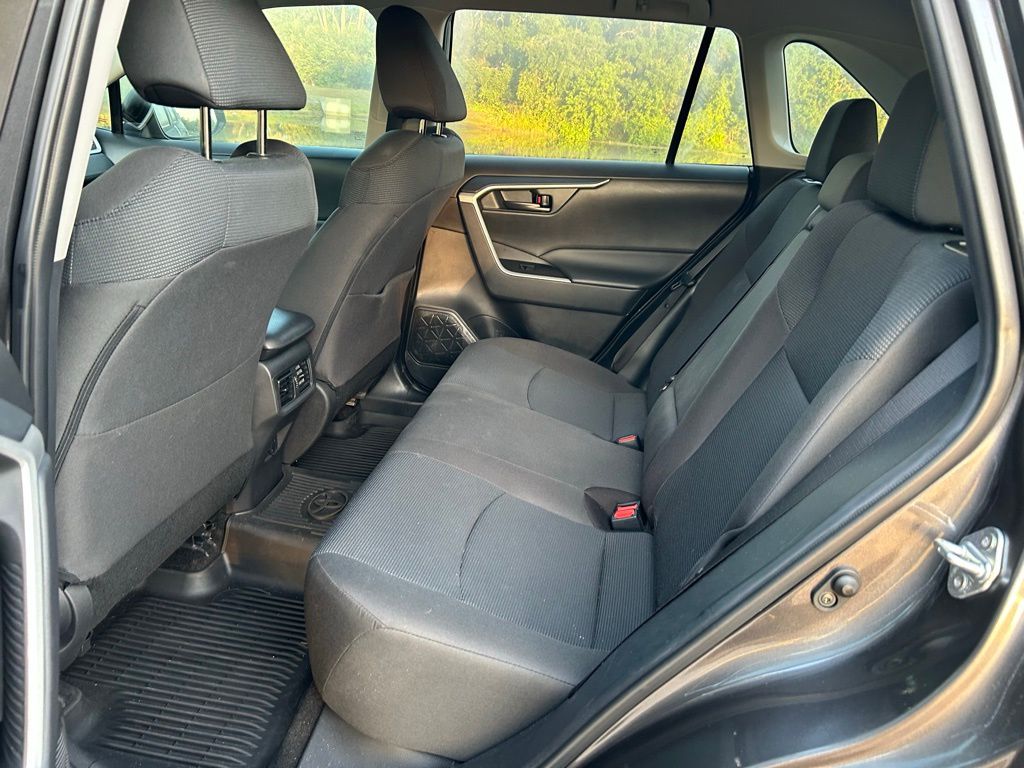 2022 Toyota RAV4 LE 13
