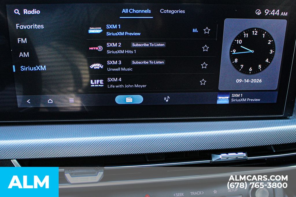 Used 2025 White Hyundai SEL image 33
