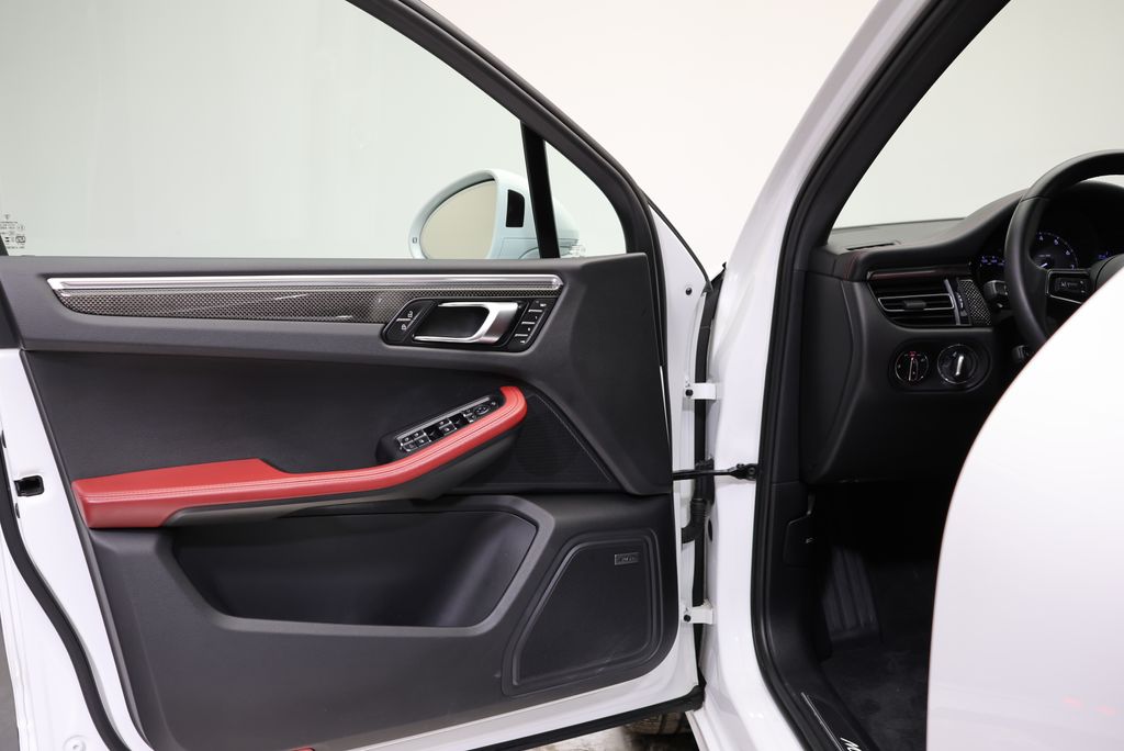 Thumbnail: 2024 Porsche Macan - 28