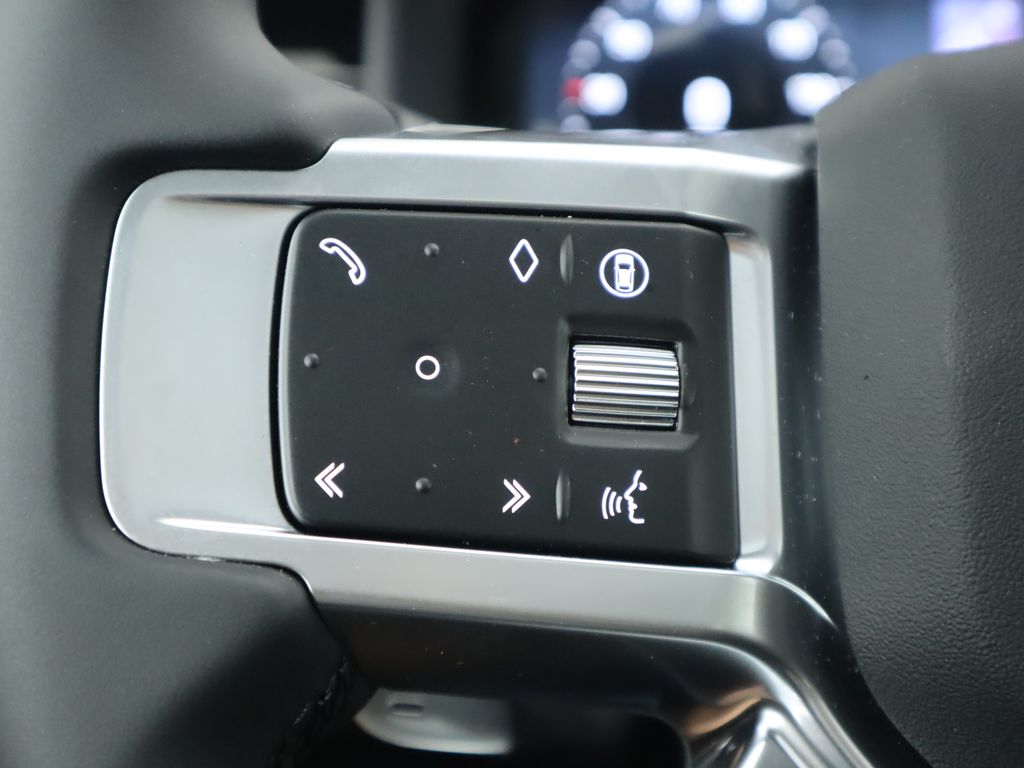 Thumbnail: 2025 Land Rover Discovery - 12