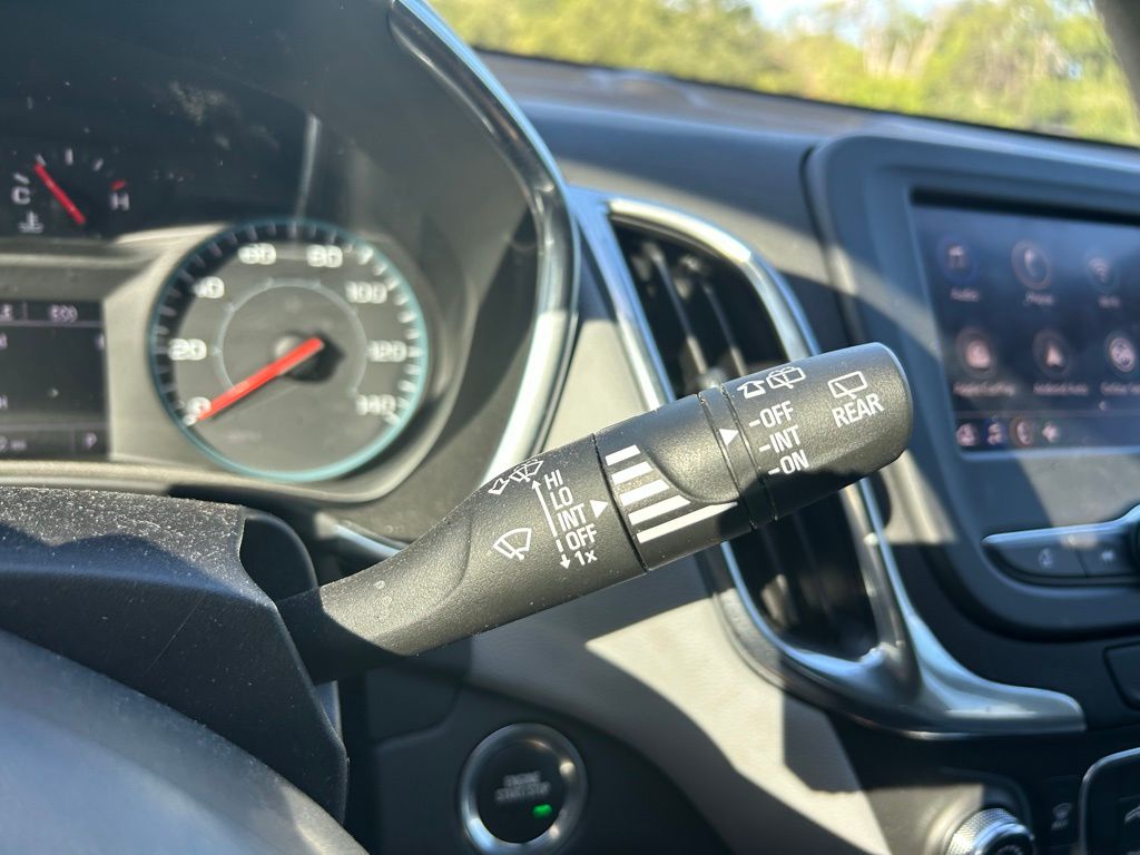 2022 Chevrolet Equinox LS 24