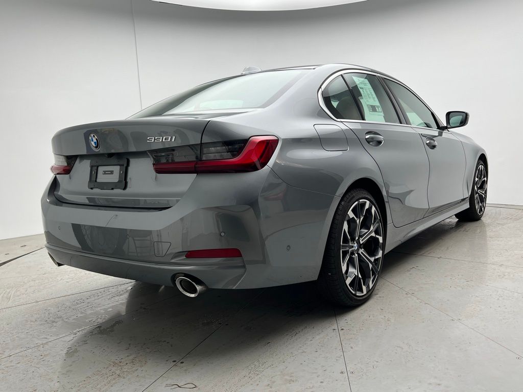 Thumbnail: 2025 BMW 3 Series - 3