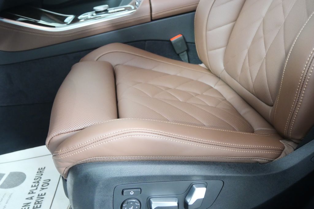 Thumbnail: 2026 BMW X5 - 10