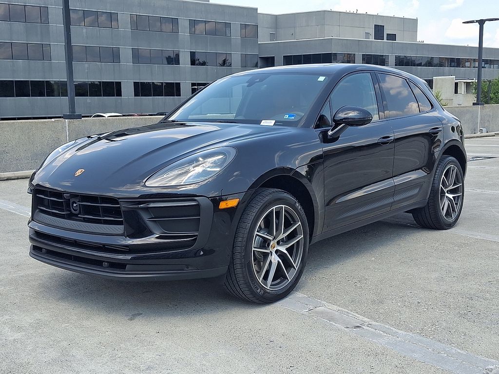 Thumbnail: 2026 Porsche Macan - 1