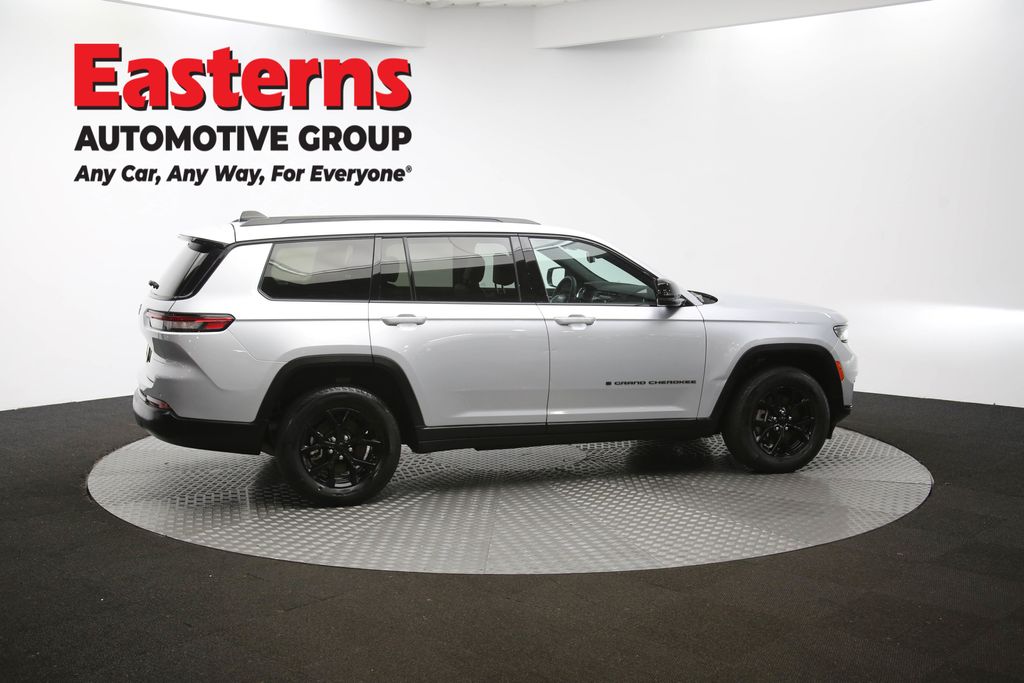 Used 2024 Silver Jeep Altitude image 43