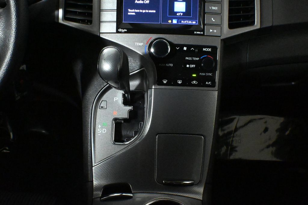 2015 Toyota Venza LE 24