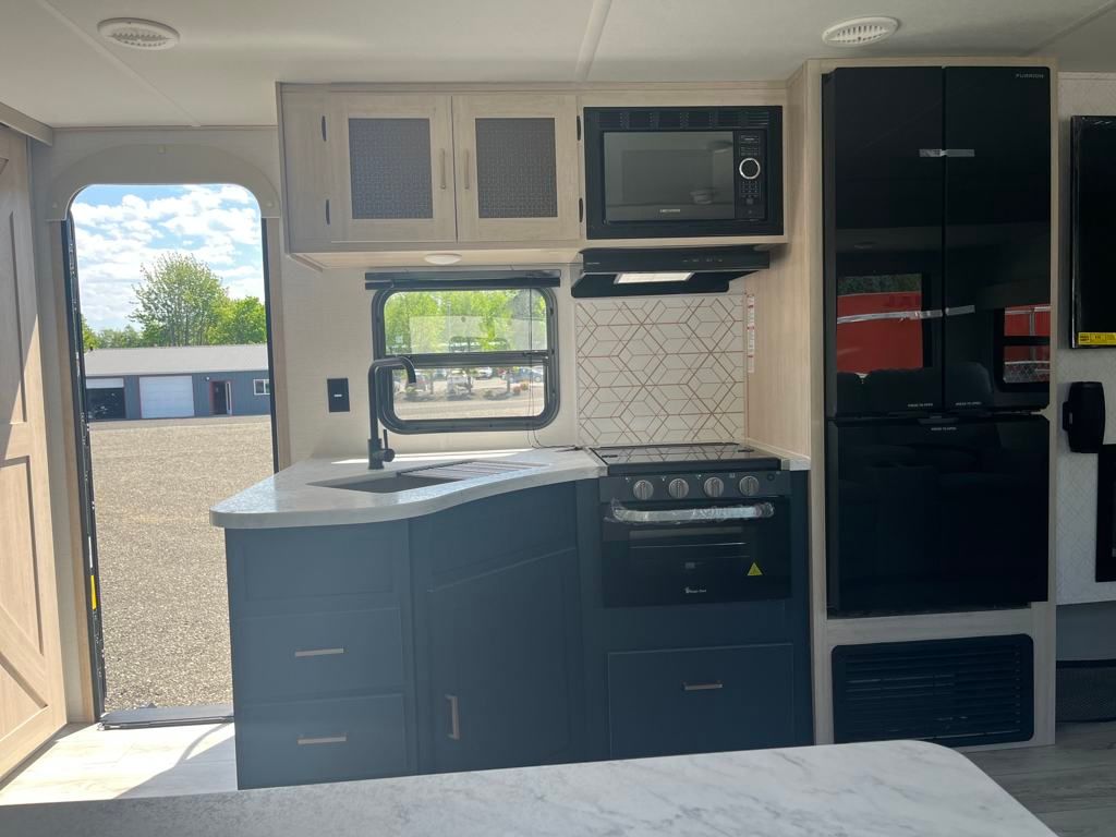 2025 White Prime Time Avenger 27DBS Travel Trailer