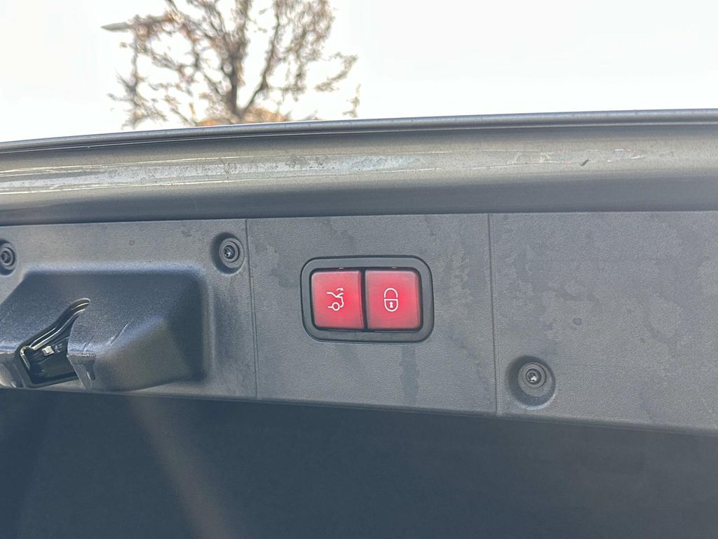 Thumbnail: 2011 Mercedes-Benz S-Class - 29