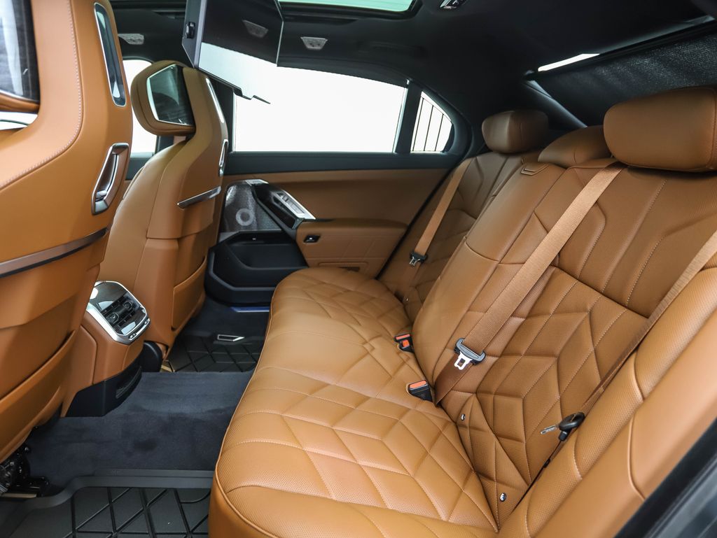 Thumbnail: 2026 BMW 7 Series - 20