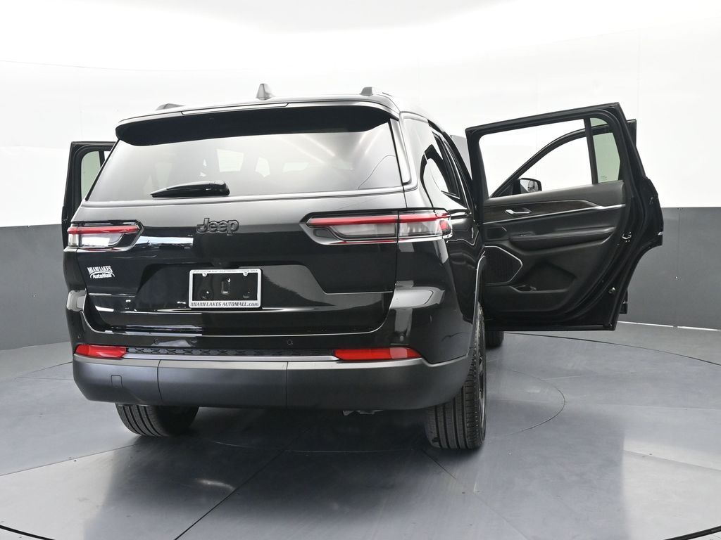New 2026 Diamond Black Crystal Pearlcoat Jeep Limited image 73