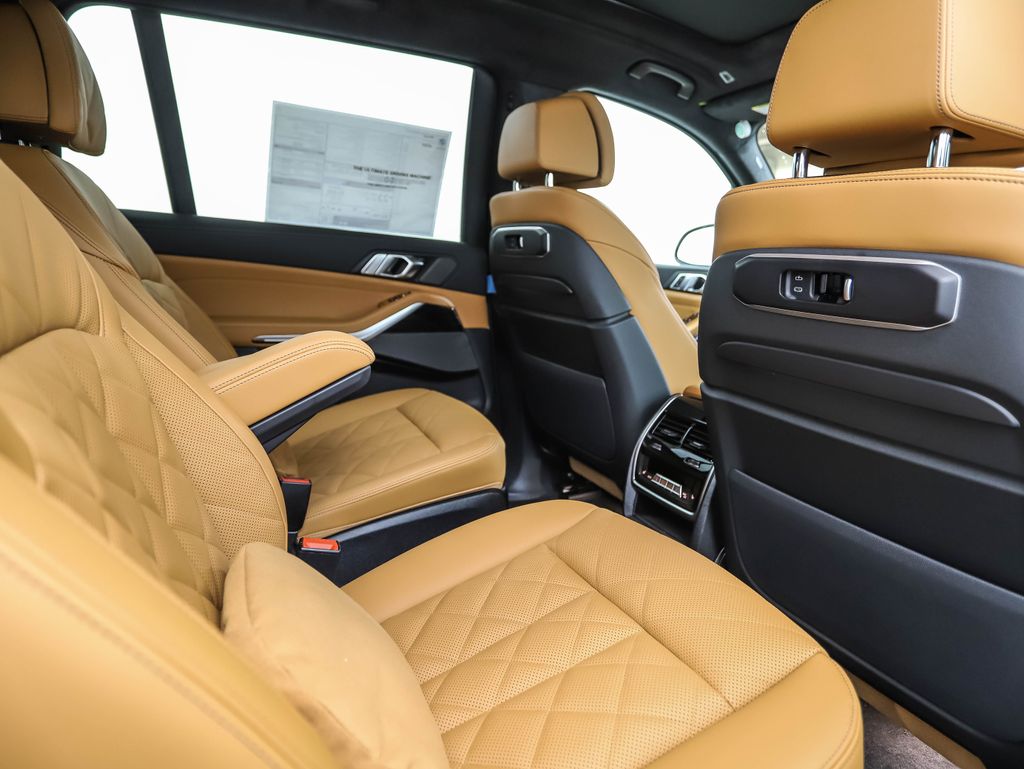 Thumbnail: 2026 BMW X7 - 27