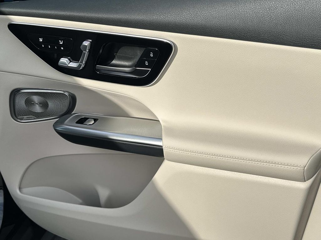 Thumbnail: 2026 Mercedes-Benz GLC - 10