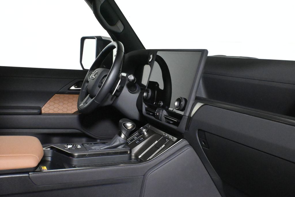 Thumbnail: 2025 Lexus GX - 32