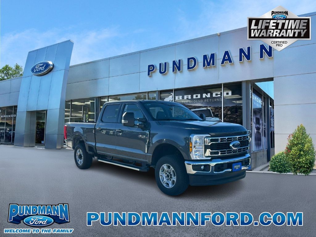 Carbonized Gray Metallic 2026 Ford F-250 Super Duty Pickup Truck Four-Wheel Drive Automatic