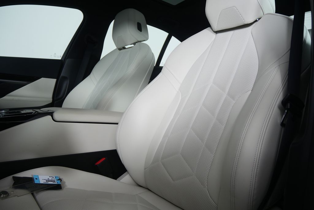 Thumbnail: 2025 BMW 5 Series - 11