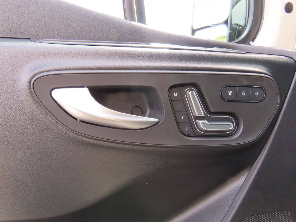 Thumbnail: 2025 Mercedes-Benz Sprinter - 23