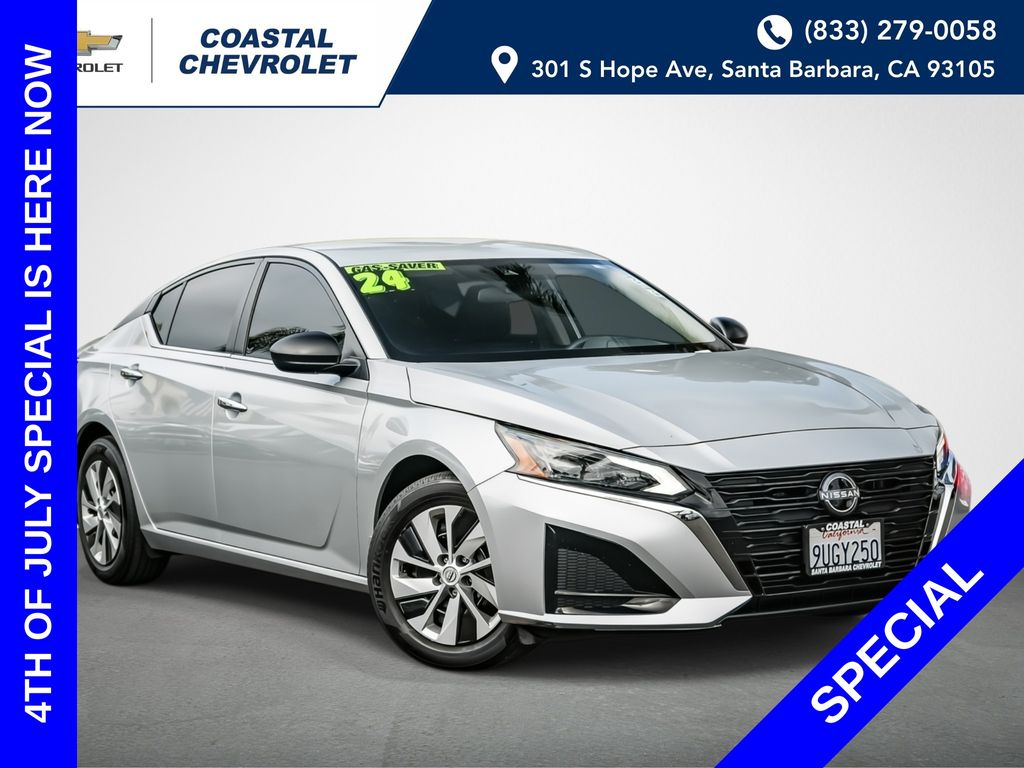 Brilliant Silver Metallic 2024 Nissan Altima Sedan Front-Wheel Drive Continuously Variable Transmission