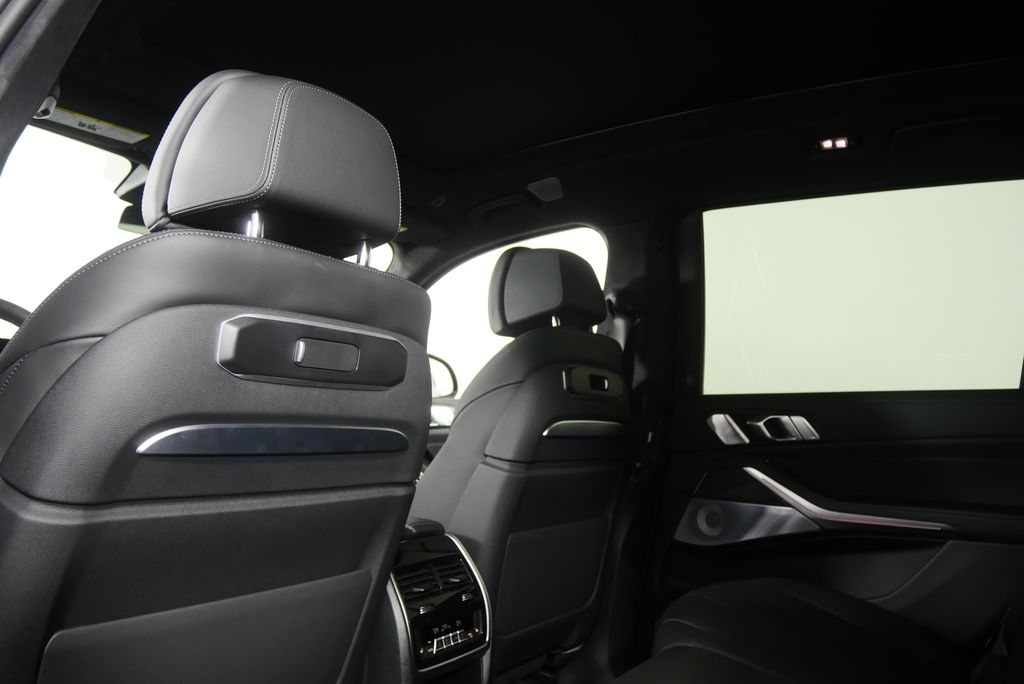 Thumbnail: 2027 BMW X7 - 19