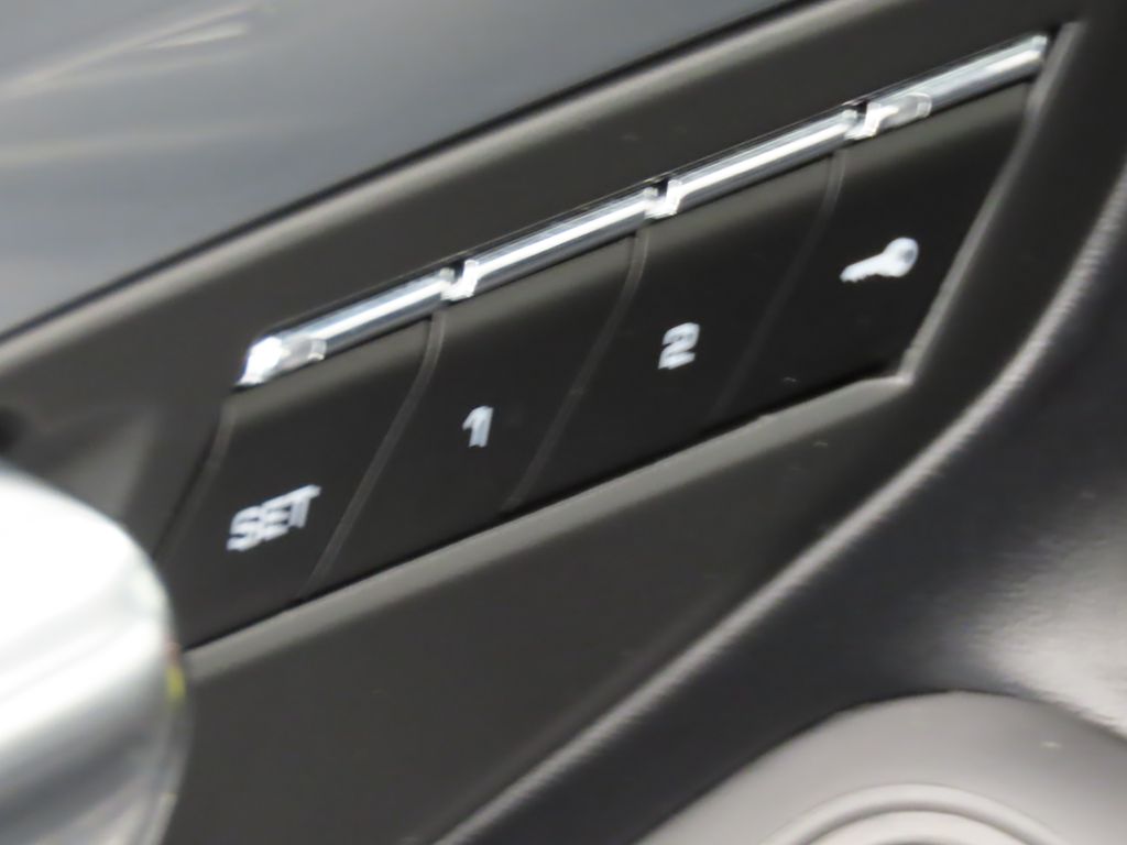 Thumbnail: 2016 Porsche 911 - 32