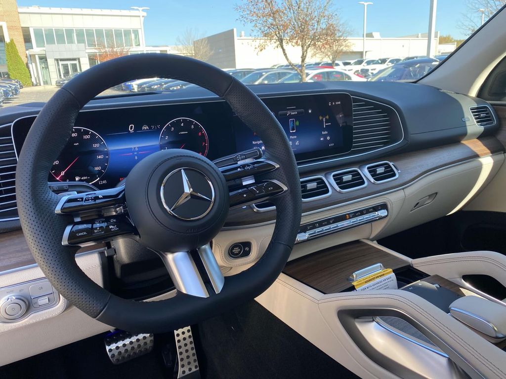 2025 Mercedes-Benz GLS 450 4MATIC 31