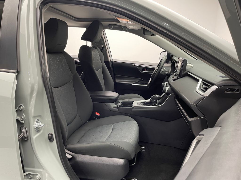 Thumbnail: 2021 Toyota RAV4 - 18