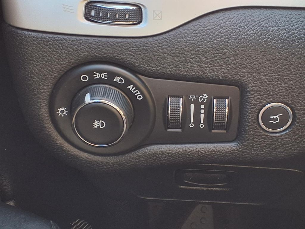2017 Jeep Cherokee Latitude White at EAG Ford Navasota