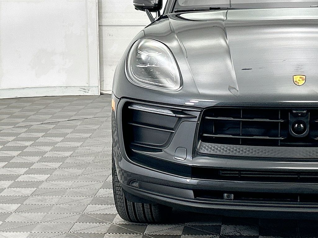 Thumbnail: 2026 Porsche Macan - 12