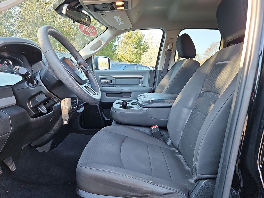 Thumbnail: 2019 RAM 1500 Classic - 14