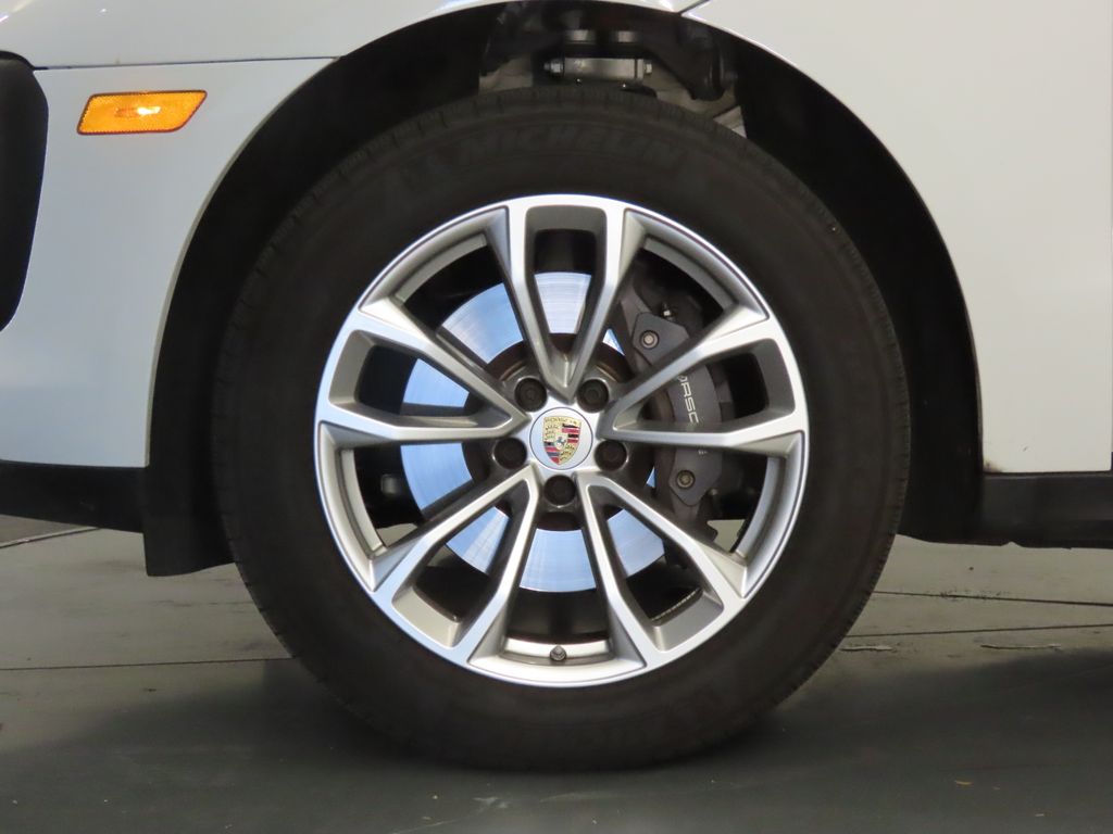 Thumbnail: 2025 Porsche Macan - 11
