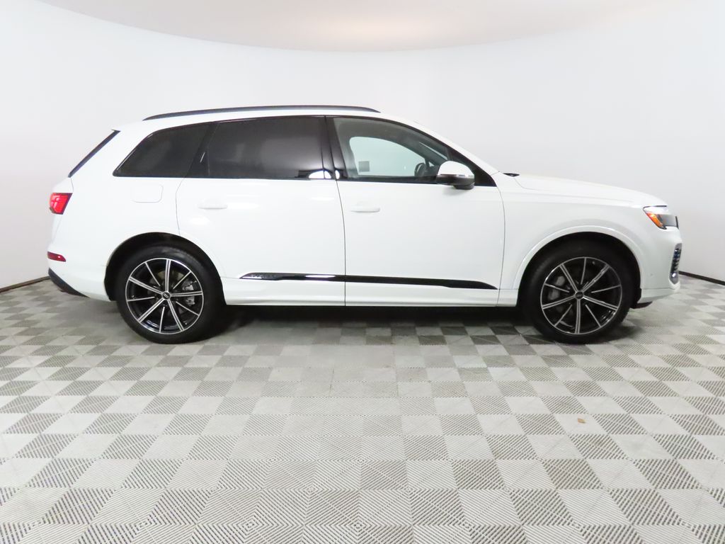 Thumbnail: 2025 Audi Q7 - 6