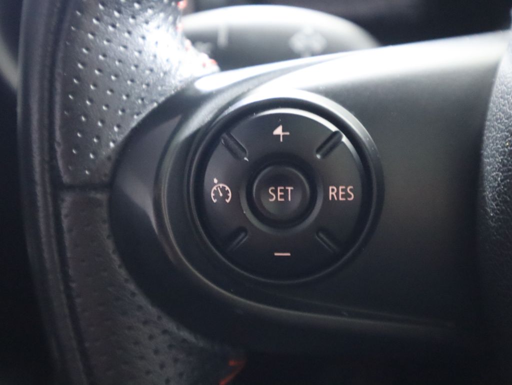 Thumbnail: 2015 MINI Cooper - 11