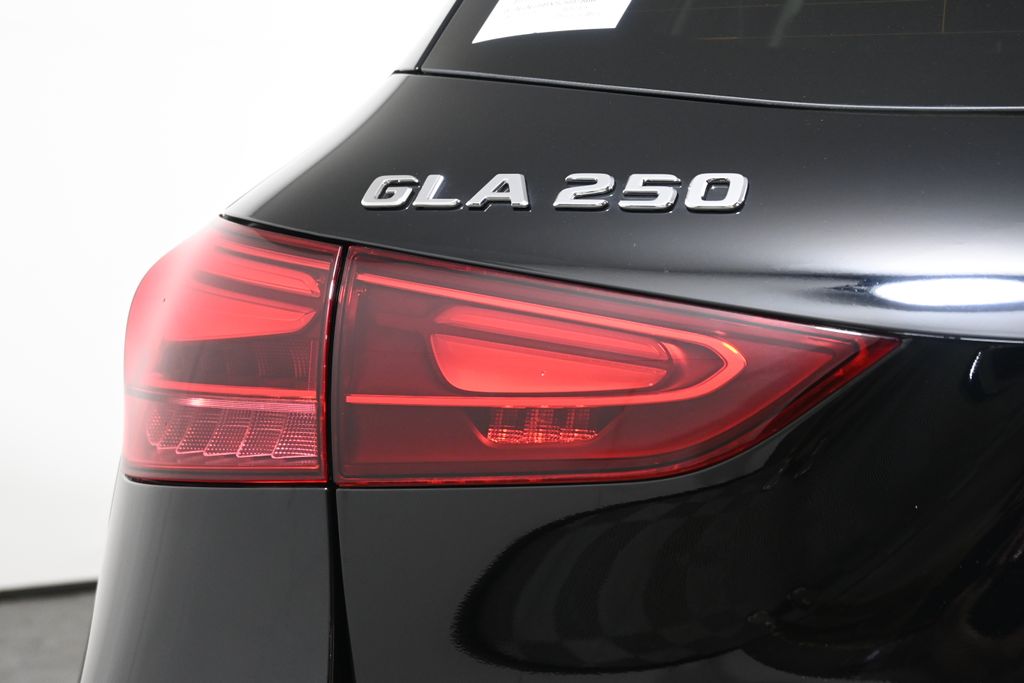 Thumbnail: 2025 Mercedes-Benz GLA - 12