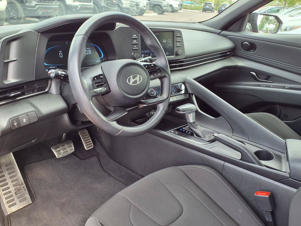 Used 2025 Hyundai Elantra Sedan