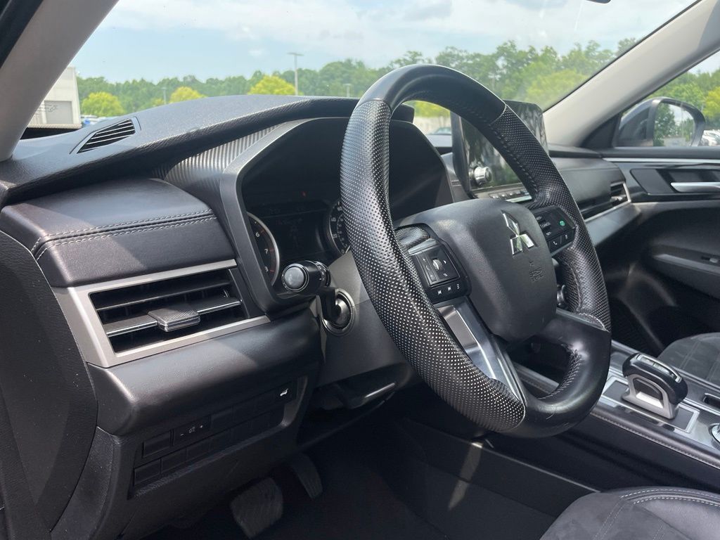 Thumbnail: 2023 Mitsubishi Outlander - 26