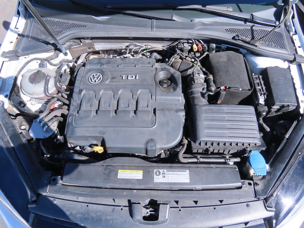 Thumbnail: 2015 Volkswagen Golf - 13