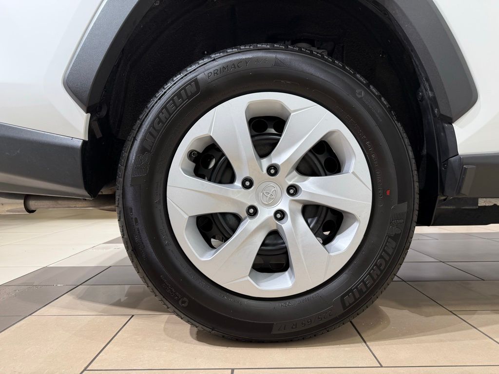 Thumbnail: 2025 Toyota RAV4 - 9