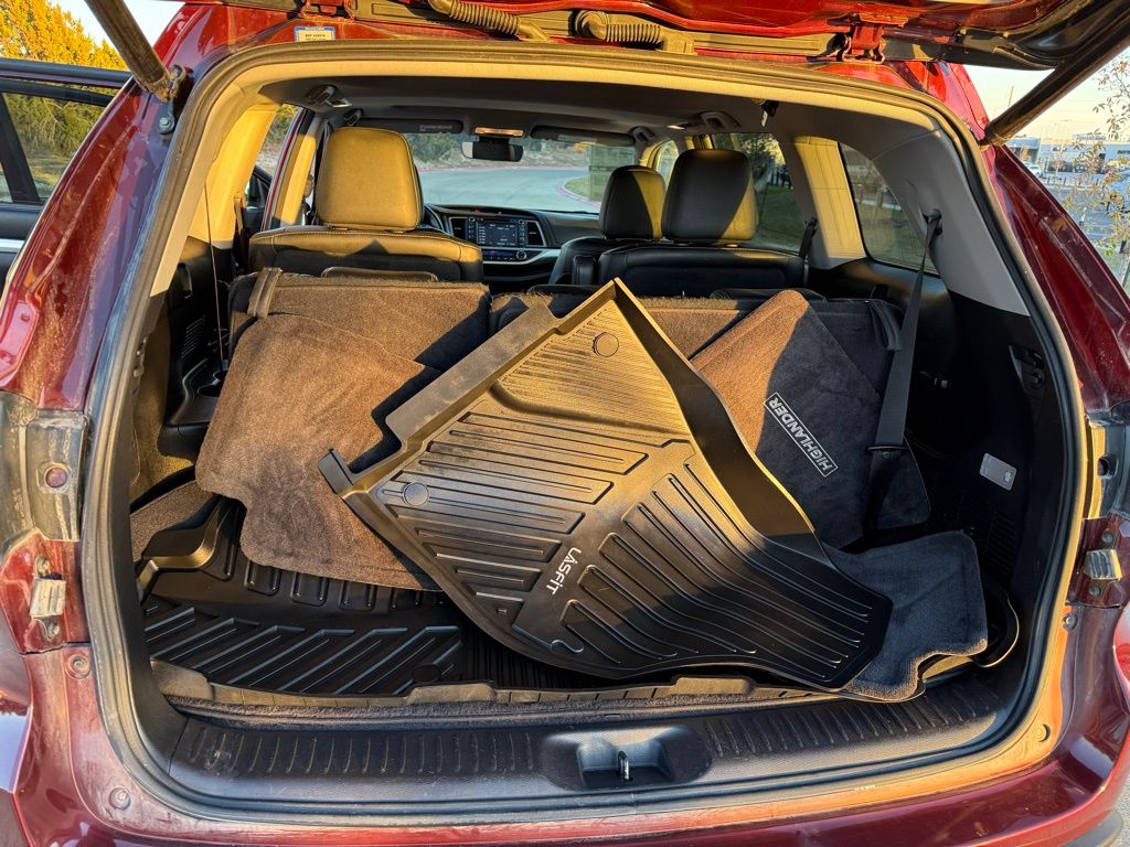 Thumbnail: 2017 Toyota Highlander - 26