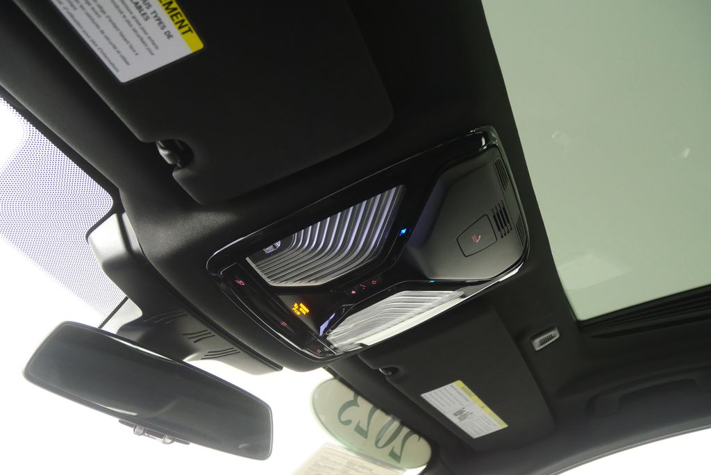 Thumbnail: 2023 BMW 5 Series - 24