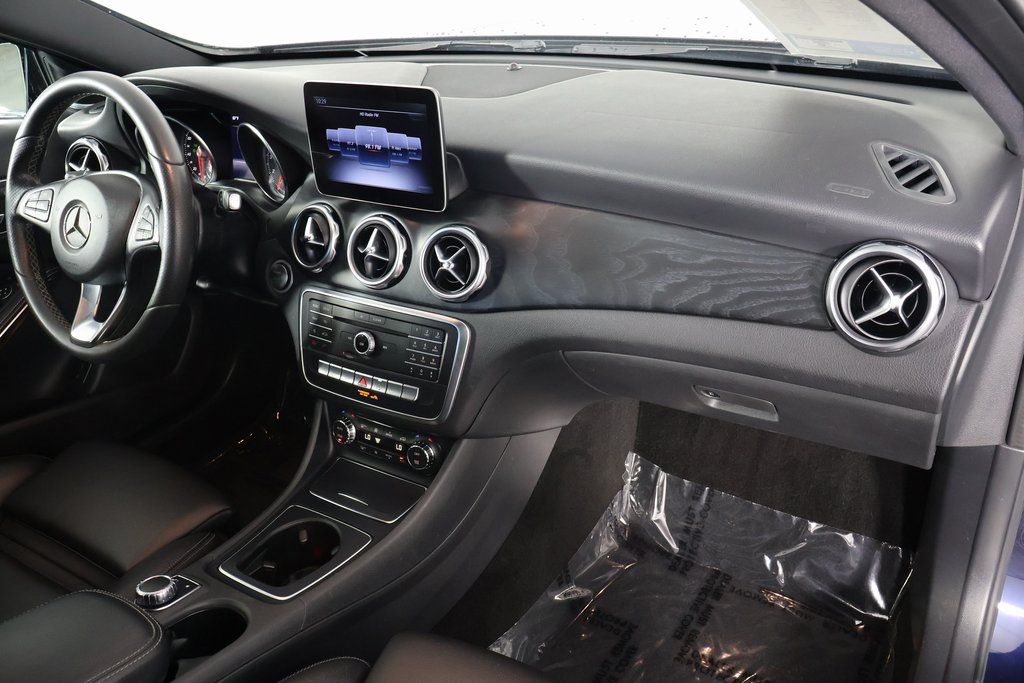 Thumbnail: 2018 Mercedes-Benz GLA - 9