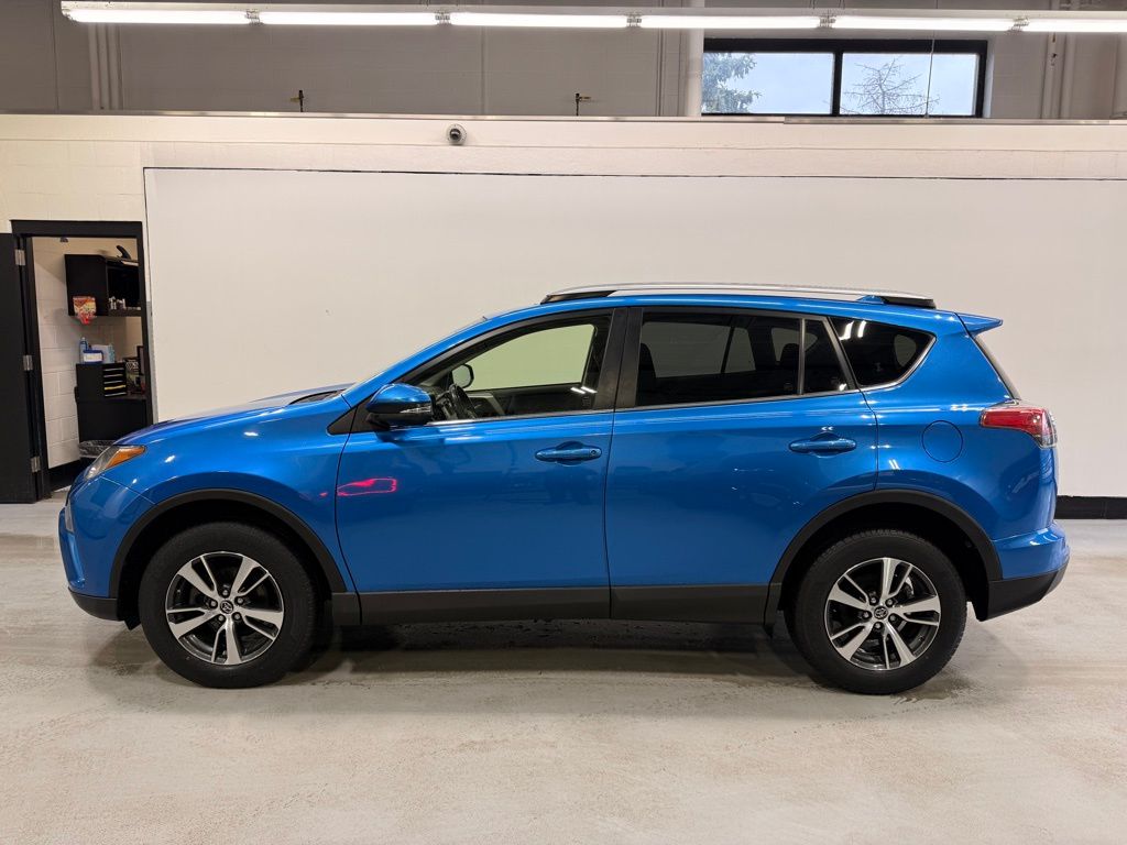 Thumbnail: 2018 Toyota RAV4 - 2