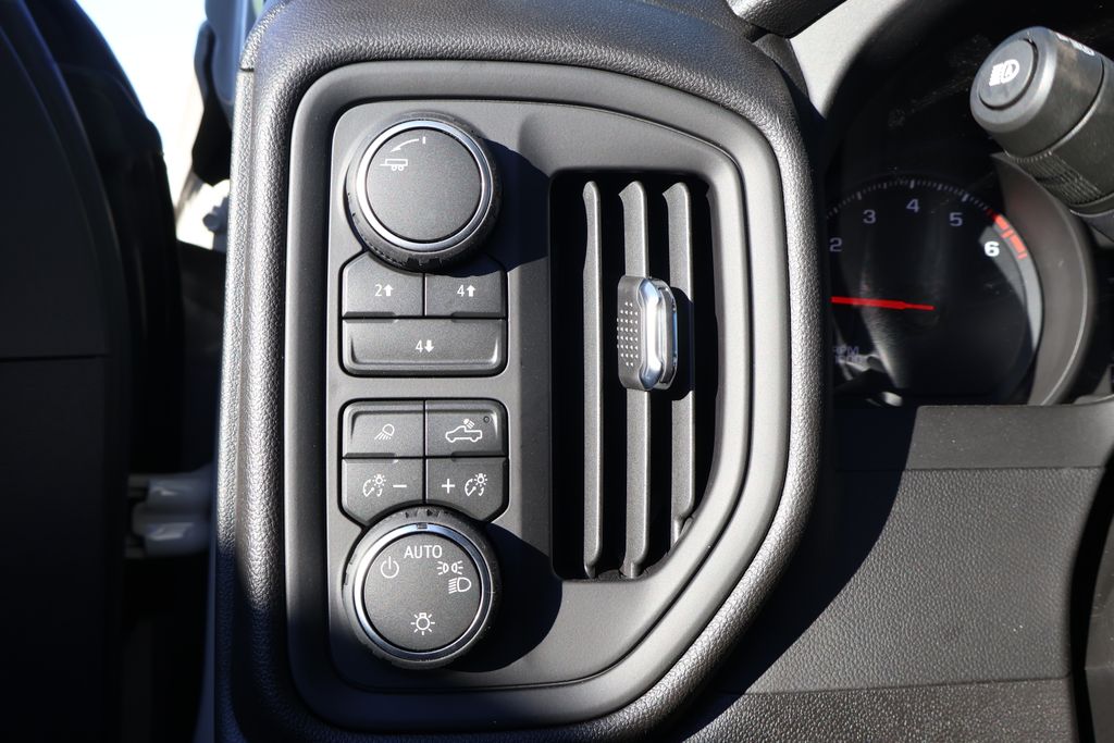 Thumbnail: 2026 Chevrolet Silverado 2500 - 18