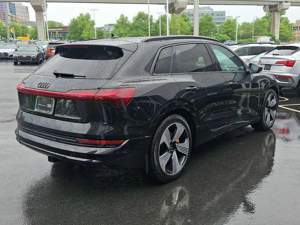 Thumbnail: 2022 Audi e-tron - 4