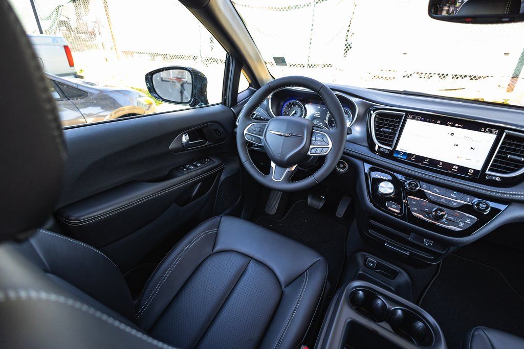 2026 Chrysler Pacifica Select thumbnail 20